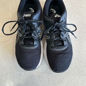 ASICS women’s Black Running Shoes